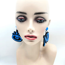 Eye No Dangle Earrings