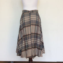 Vintage 1970's pleated school girl skirt Size 6-8